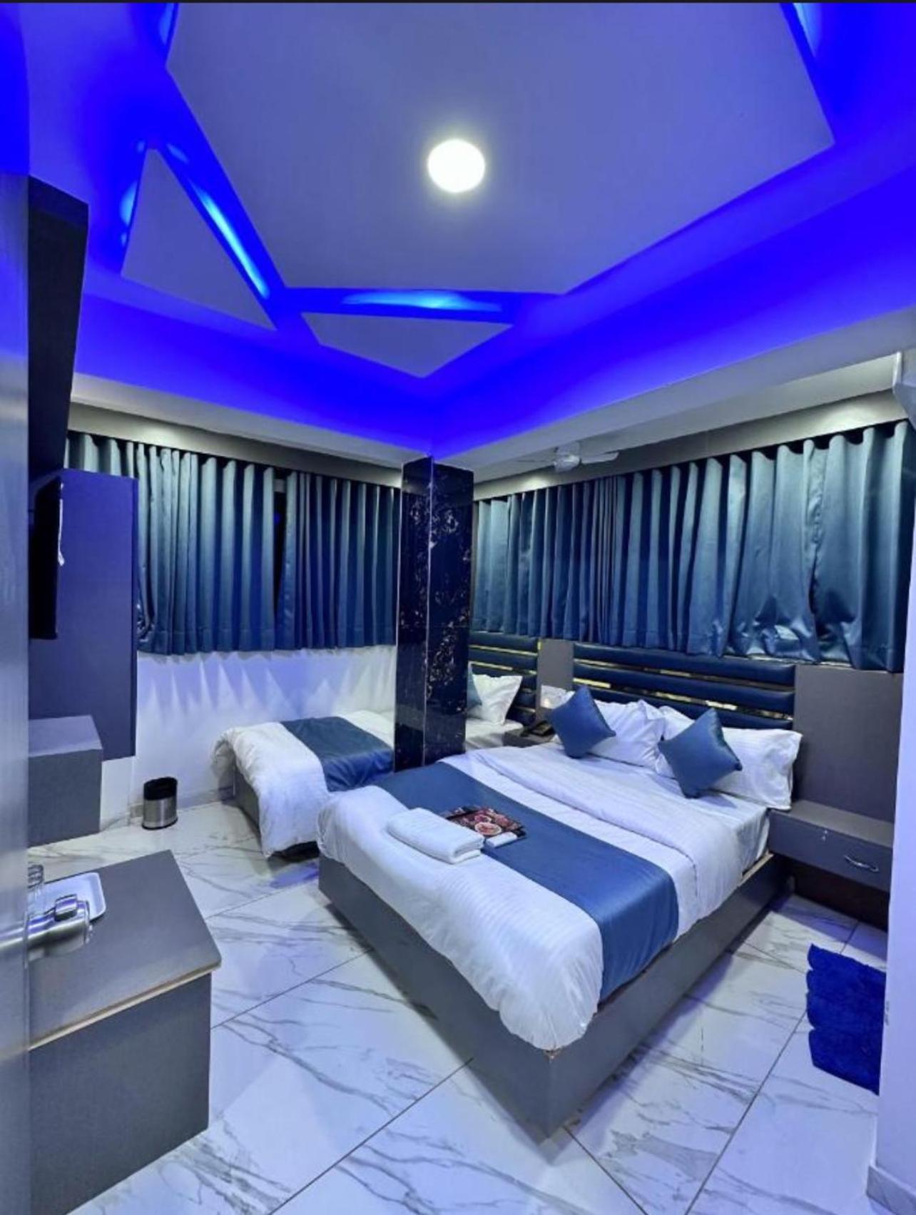 Hotel Season Ахмедабад Экстерьер фото