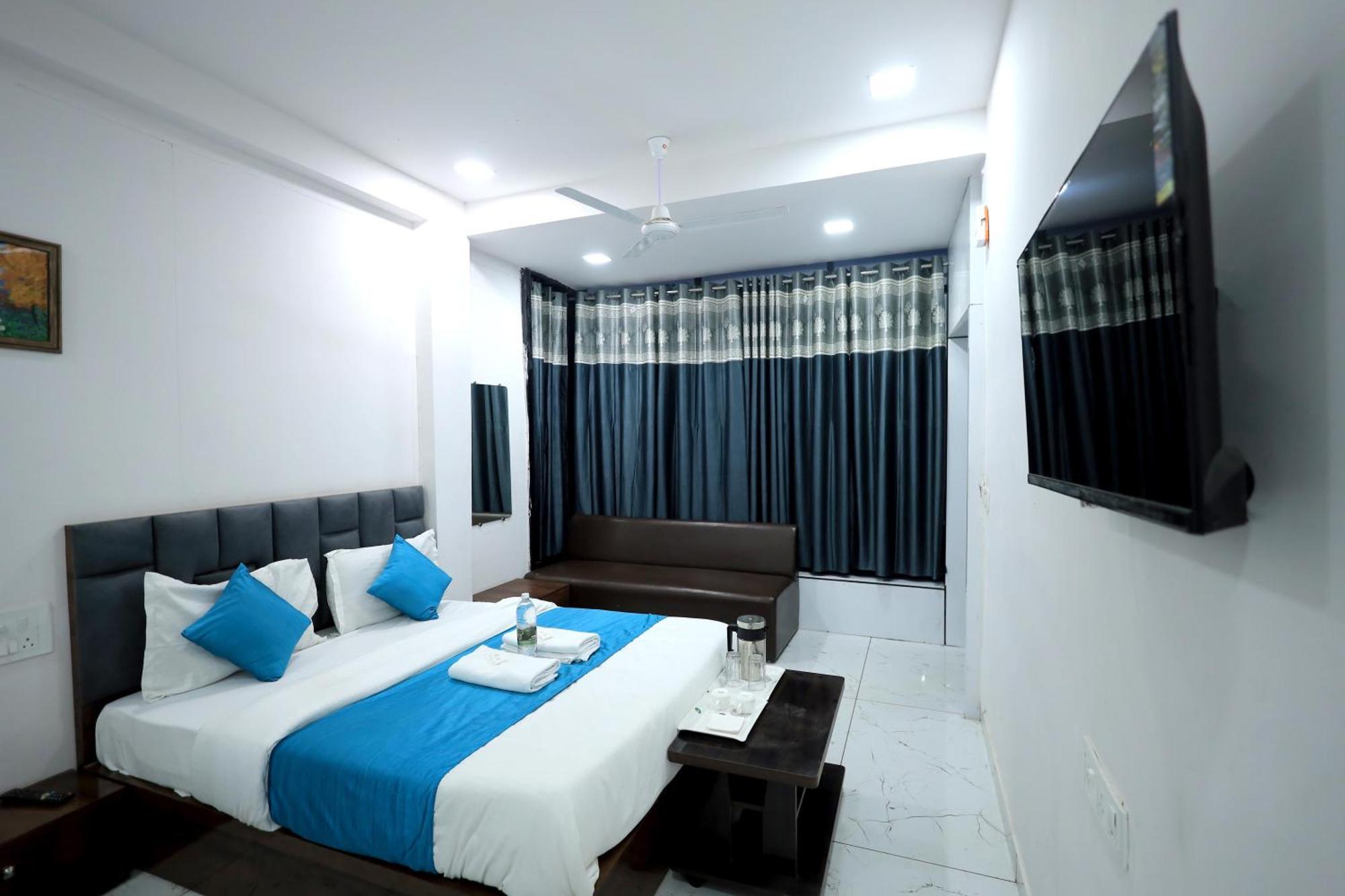 Hotel Season Ахмедабад Экстерьер фото