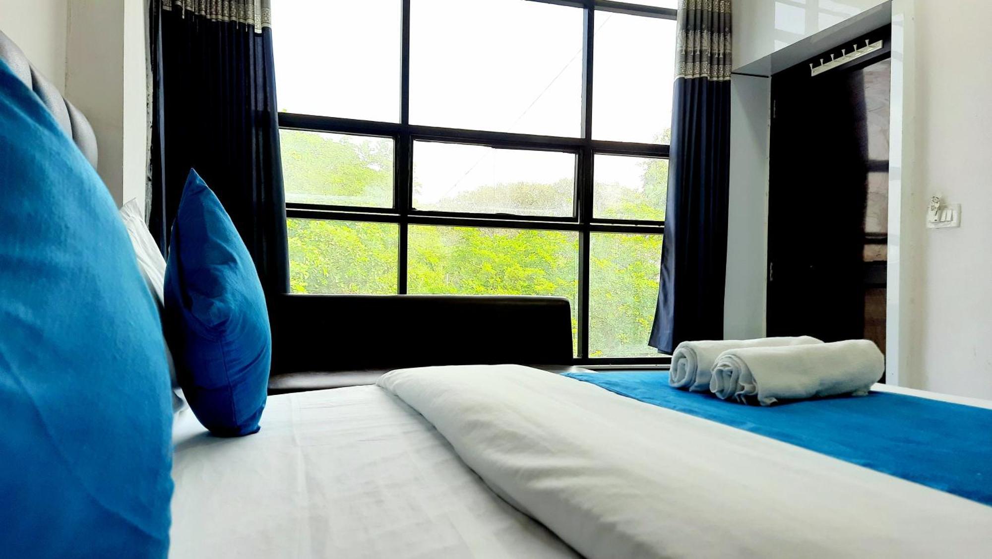 Hotel Season Ахмедабад Экстерьер фото
